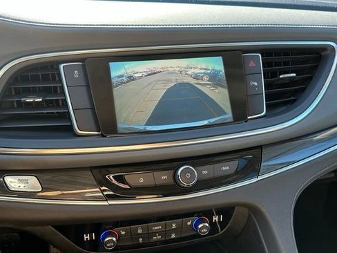 Used 2018 Buick Enclave Essence image 27