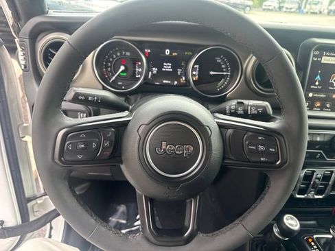 Used 2023 Jeep Wrangler Unlimited w/ Sun & Screen Package AWD/4WD image 16