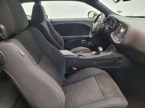 Used 2019 Dodge Challenger SXT image 21