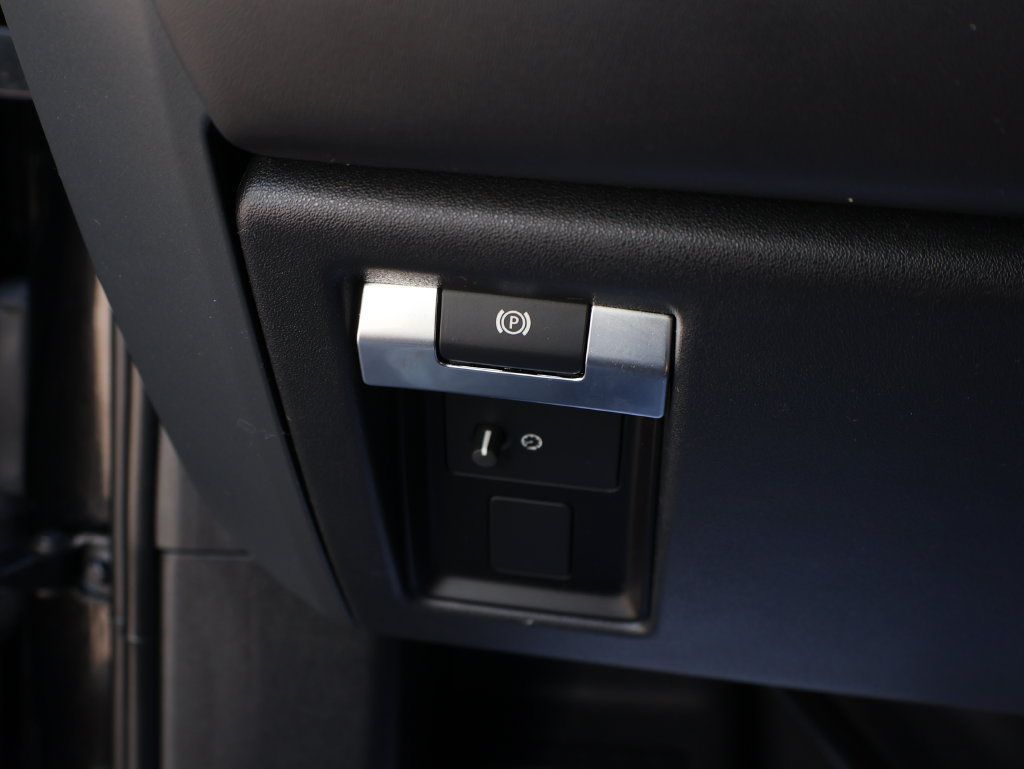 Used 2023 Land Rover Defender 110 X AWD/4WD image 41
