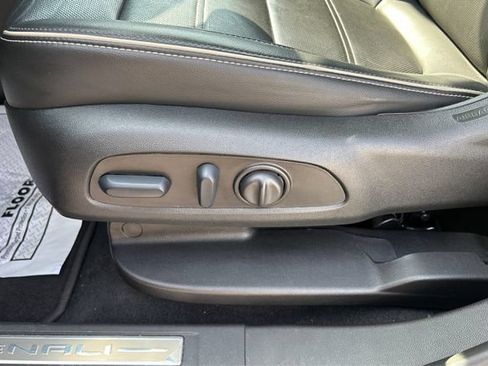 Used 2023 GMC Acadia Denali w/ Denali Ultimate Package AWD/4WD image 19