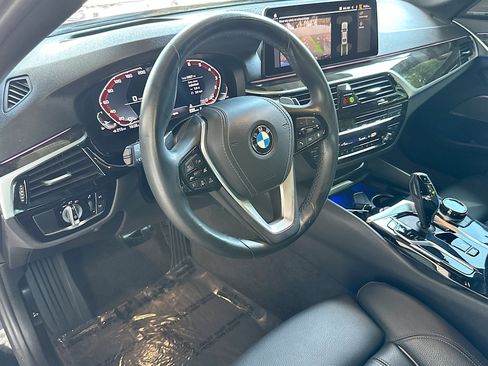 Used 2023 BMW 530i w/ Executive Package image 9