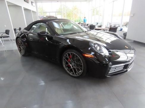 Used 2022 Porsche 911 Carrera 4 AWD/4WD image 2