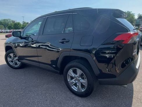 Used 2025 Toyota RAV4 LE AWD/4WD image 4