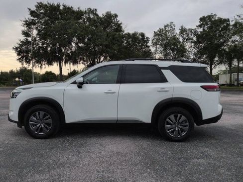 Used 2025 Nissan Pathfinder SV FWD image 7