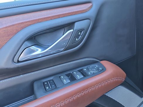 Used 2023 GMC Yukon XL Denali Ultimate image 19