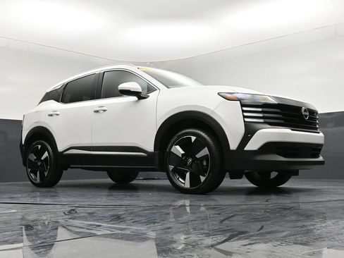 Certified 2025 Nissan Kicks SR image 26