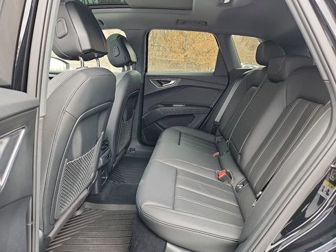 Used 2024 Audi Q4 e-tron Premium Plus image 10