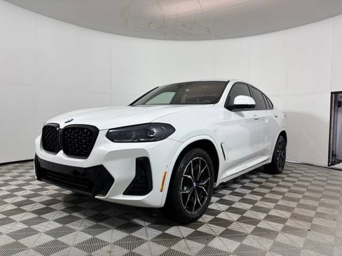 Used 2024 BMW X4 xDrive30i w/ Premium Package AWD/4WD image 3
