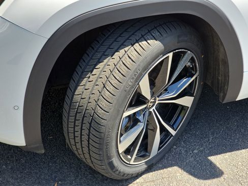 Certified 2024 Volkswagen Atlas SEL Premium R-Line AWD/4WD image 35