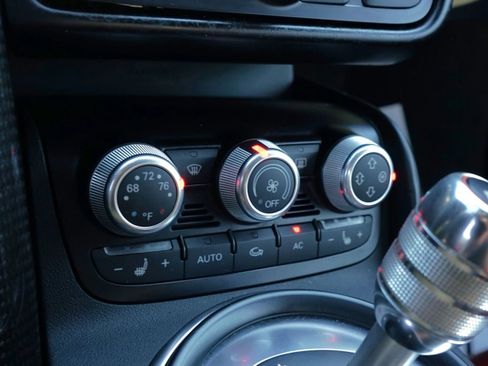 Used 2011 Audi R8 V10 image 38