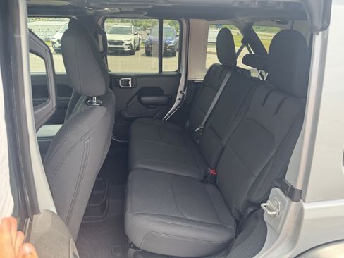 Used 2023 Jeep Wrangler Unlimited w/ Sun & Screen Package AWD/4WD image 13