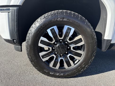 Used 2024 GMC Sierra 2500 Denali Ultimate image 12
