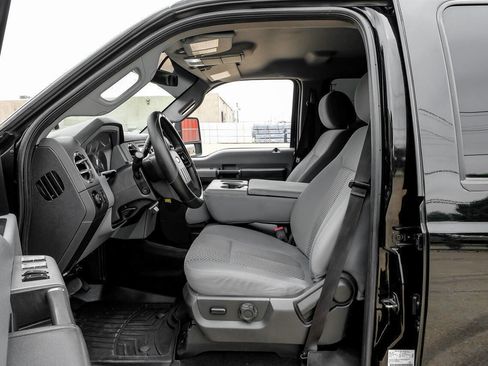 Used 2016 Ford F250 XLT w/ XLT Value Package AWD/4WD image 4
