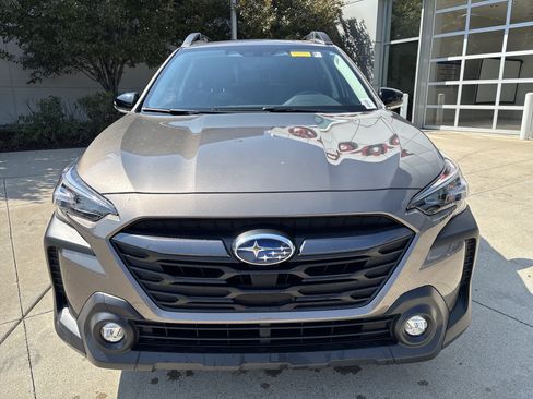 Used 2023 Subaru Outback Premium AWD/4WD image 5