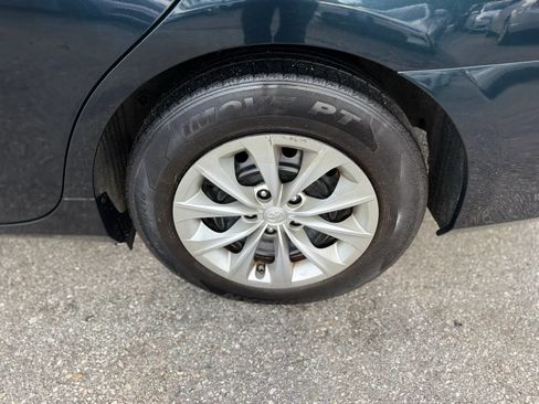 Used 2015 Toyota Camry LE FWD image 4