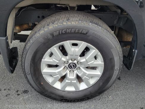 Used 2022 Nissan Frontier SV image 14