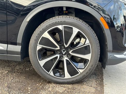 New 2025 VinFast VF 8 Plus image 7