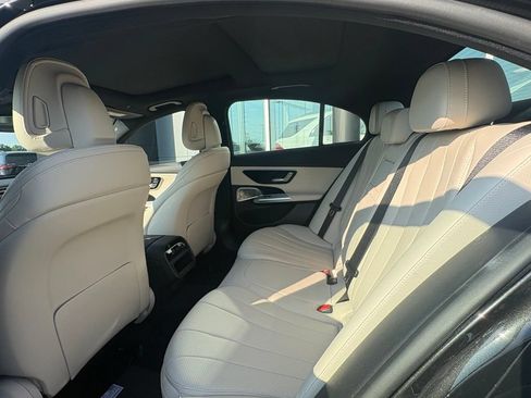 Used 2025 Mercedes-Benz E 350 4MATIC Sedan image 10