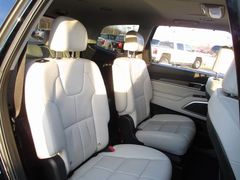 Used 2021 Kia Telluride EX w/ EX Premium Package image 21