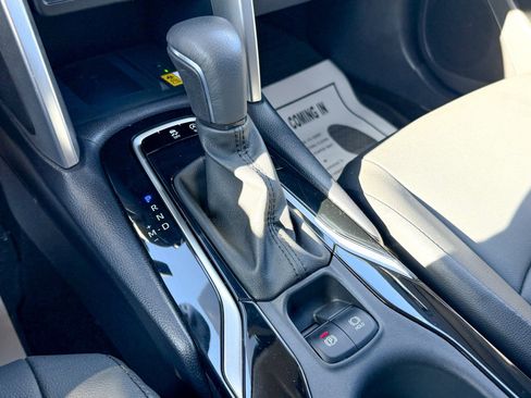 Used 2022 Toyota Corolla Cross XLE w/ Convenience Package image 21