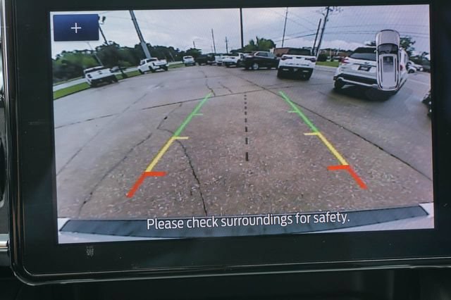 Used 2022 Ford Explorer XLT w/ Equipment Group 202A AWD/4WD image 25