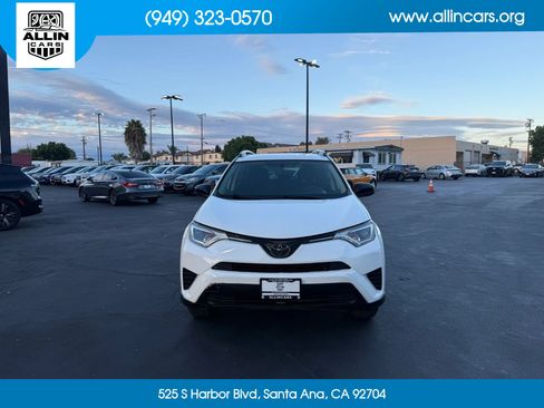 Used 2016 Toyota RAV4 LE FWD image 2