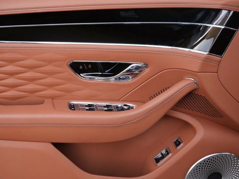 Used 2024 Bentley Flying Spur W12 image 16