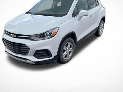 Used 2020 Chevrolet Trax LT w/ LT Convenience Package FWD image 1