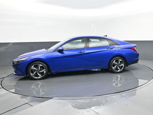 Used 2023 Hyundai Elantra SEL w/ Convenience Package FWD image 5
