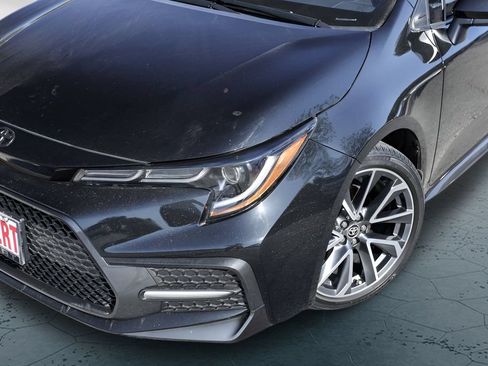 Used 2022 Toyota Corolla SE FWD image 3