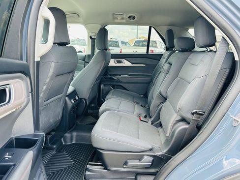 Used 2025 Ford Explorer Active AWD/4WD image 29