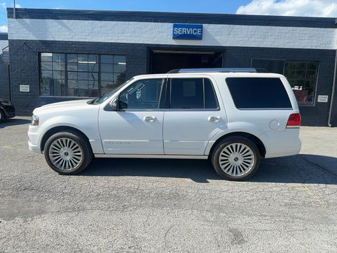 Used 2016 Lincoln Navigator Select AWD/4WD image 2