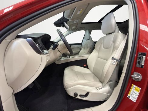 Used 2024 Volvo XC60 B5 Core AWD/4WD image 13