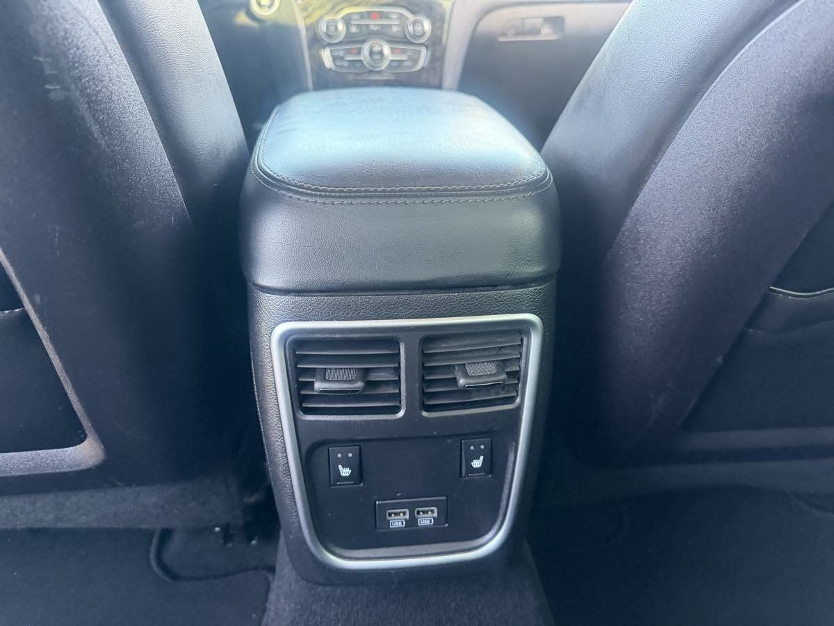 Used 2019 Chrysler 300 Limited w/ Safetytec Plus Group RWD image 24