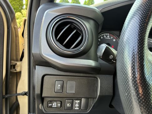 Used 2020 Toyota Tacoma TRD Off-Road AWD/4WD image 23