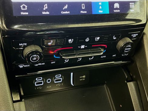 Used 2024 Jeep Grand Cherokee L Limited w/ Luxury Tech Group II image 24