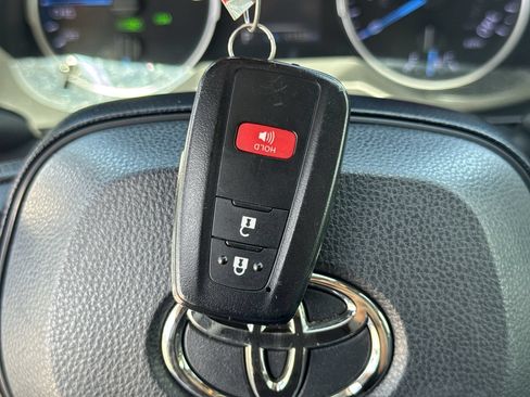 Used 2019 Toyota RAV4 XLE AWD/4WD image 34