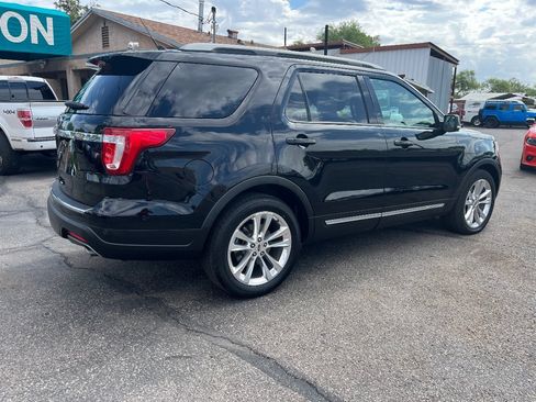 Used 2018 Ford Explorer XLT w/ Equipment Group 202A FWD image 4