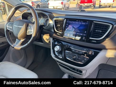 Used 2017 Chrysler Pacifica Touring-L image 75