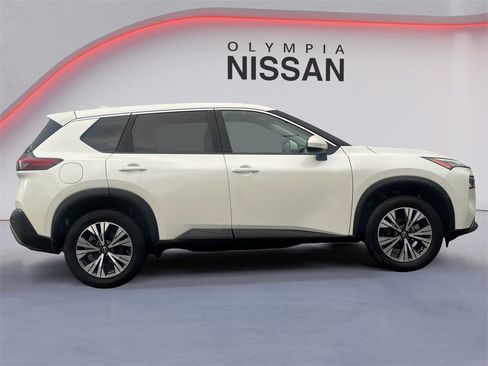 Used 2023 Nissan Rogue SV image 6