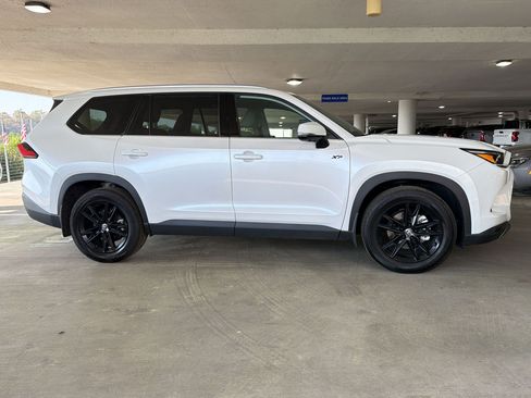 Used 2024 Toyota Grand Highlander Limited image 6