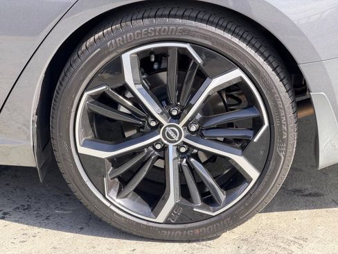 Used 2025 Nissan Altima 2.5 SR w/ SR Premium Package FWD image 3