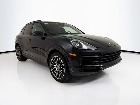 Certified 2023 Porsche Cayenne Platinum Edition image 9
