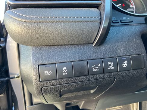 Used 2021 Toyota Camry XLE w/ Navigation Package image 17