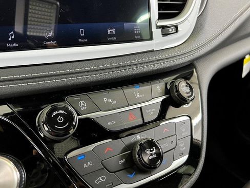 New 2026 Chrysler Pacifica Select image 35