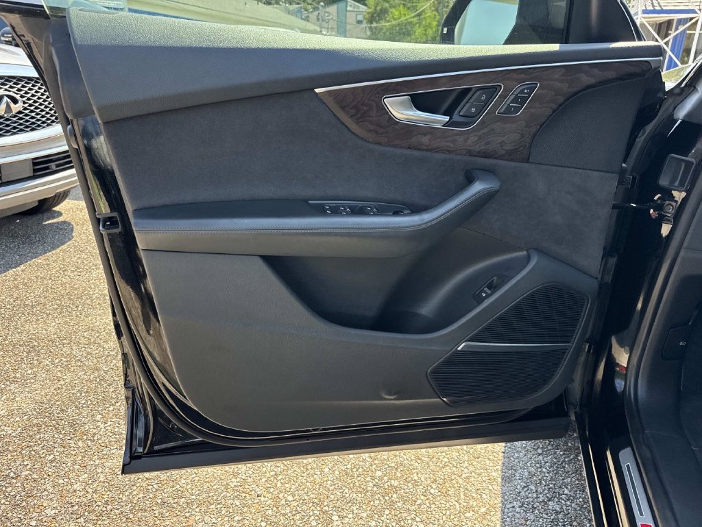 Used 2019 Audi Q8 Prestige AWD/4WD image 21