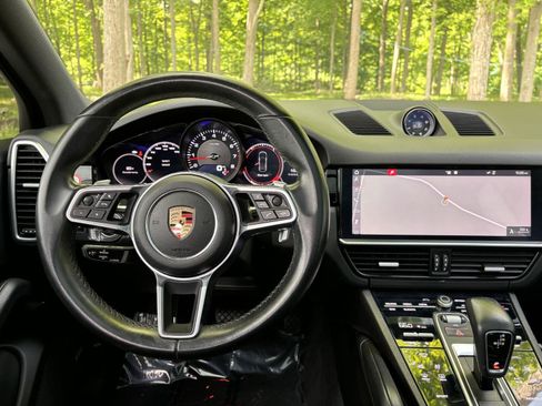 Used 2019 Porsche Cayenne w/ Premium Plus Package AWD/4WD image 32