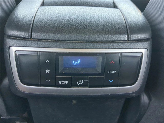 Used 2018 Toyota Highlander LE w/ Carpet Mat Package (TMS) FWD image 16