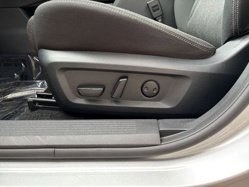 Used 2025 Nissan Rogue SV FWD image 22